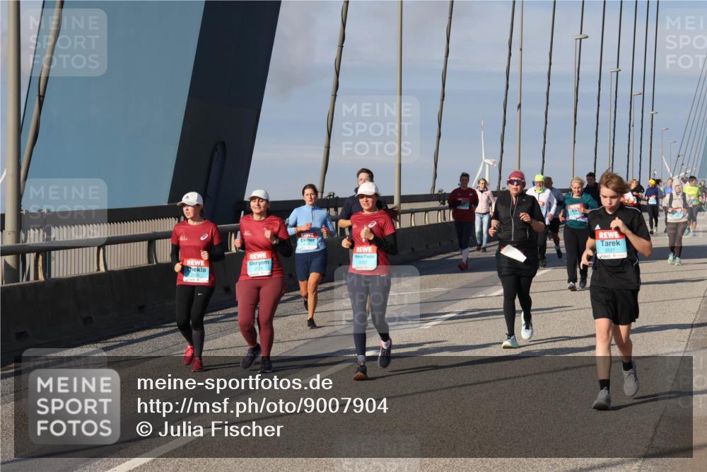 03.10.2025 - Köhlbrandbrückenlauf Julia Fischer http://msf.ph/oto/9007904 03.10.2025 10:01:56 Position 2 2726, 2725, 2631 meine-sportfotos.de