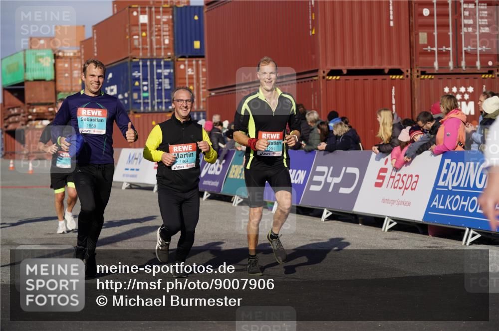 03.10.2025 - Köhlbrandbrückenlauf Michael Burmester http://msf.ph/oto/9007906 03.10.2025 10:09:22 Ziel 1201, 1464, 1558, 1742, 1805, 1818, 1901, 3387, 3641 meine-sportfotos.de