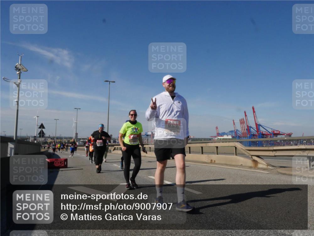 03.10.2025 - Köhlbrandbrückenlauf Matties Gatica Varas http://msf.ph/oto/9007907 03.10.2025 13:03:38 Position 2 5193 meine-sportfotos.de