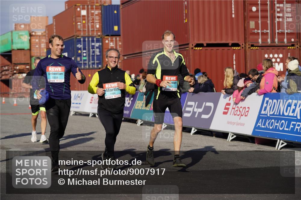 03.10.2025 - Köhlbrandbrückenlauf Michael Burmester http://msf.ph/oto/9007917 03.10.2025 10:09:22 Ziel 1201, 1464, 1558, 1742, 1805, 1818, 1901, 3387, 3641 meine-sportfotos.de