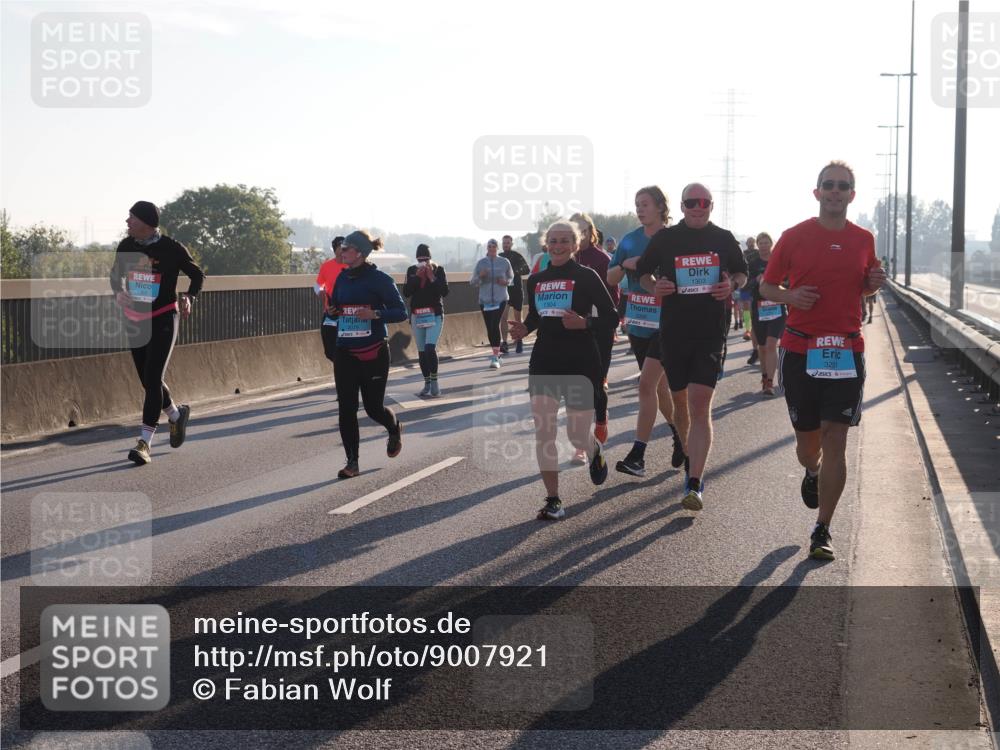 03.10.2025 - Köhlbrandbrückenlauf Fabian Wolf http://msf.ph/oto/9007921 03.10.2025 09:20:25 Position 3 1303, 1304, 3201 meine-sportfotos.de