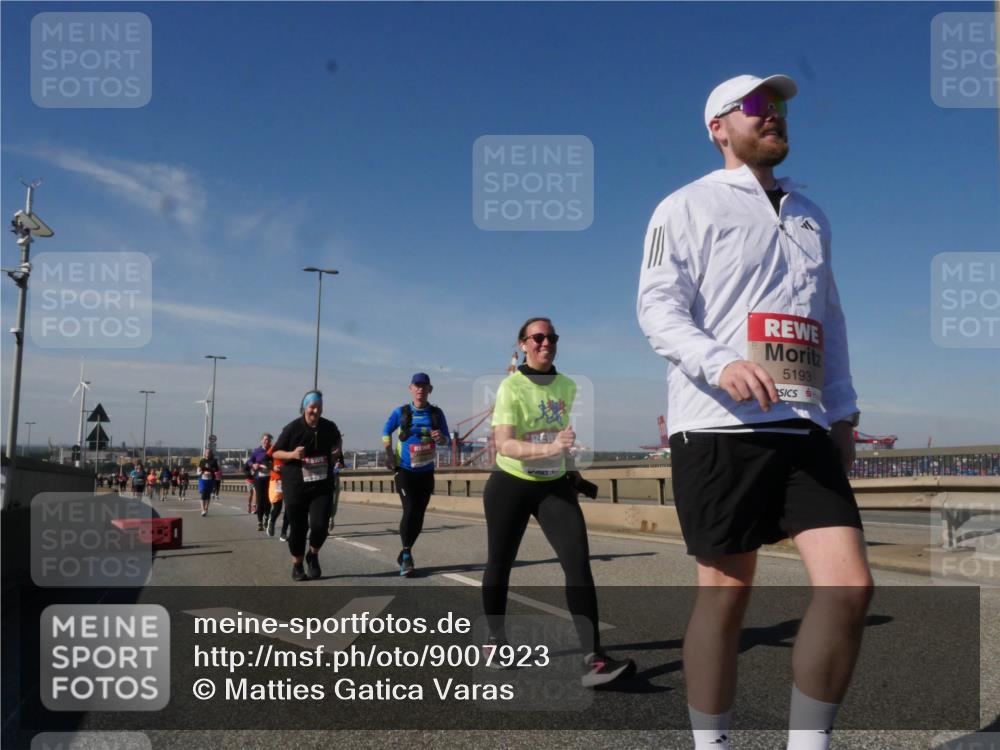 03.10.2025 - Köhlbrandbrückenlauf Matties Gatica Varas http://msf.ph/oto/9007923 03.10.2025 13:03:39 Position 2 5193 meine-sportfotos.de