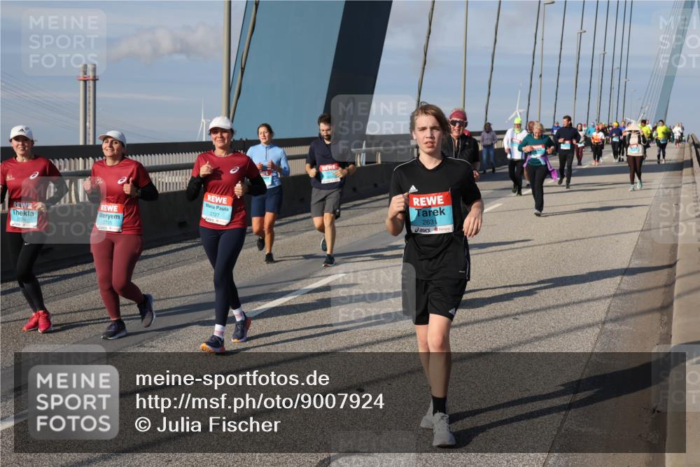 03.10.2025 - Köhlbrandbrückenlauf Julia Fischer http://msf.ph/oto/9007924 03.10.2025 10:01:59 Position 2 2726, 2725, 2727, 2631 meine-sportfotos.de
