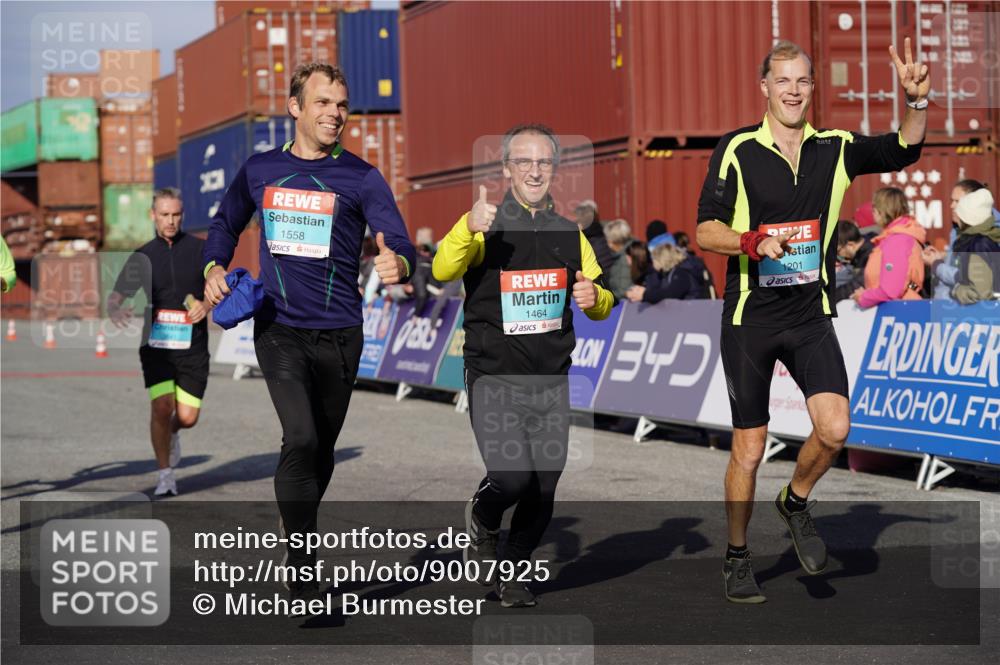 03.10.2025 - Köhlbrandbrückenlauf Michael Burmester http://msf.ph/oto/9007925 03.10.2025 10:09:22 Ziel 1201, 1464, 1558, 1742, 1805, 1818, 1901, 3387, 3641 meine-sportfotos.de