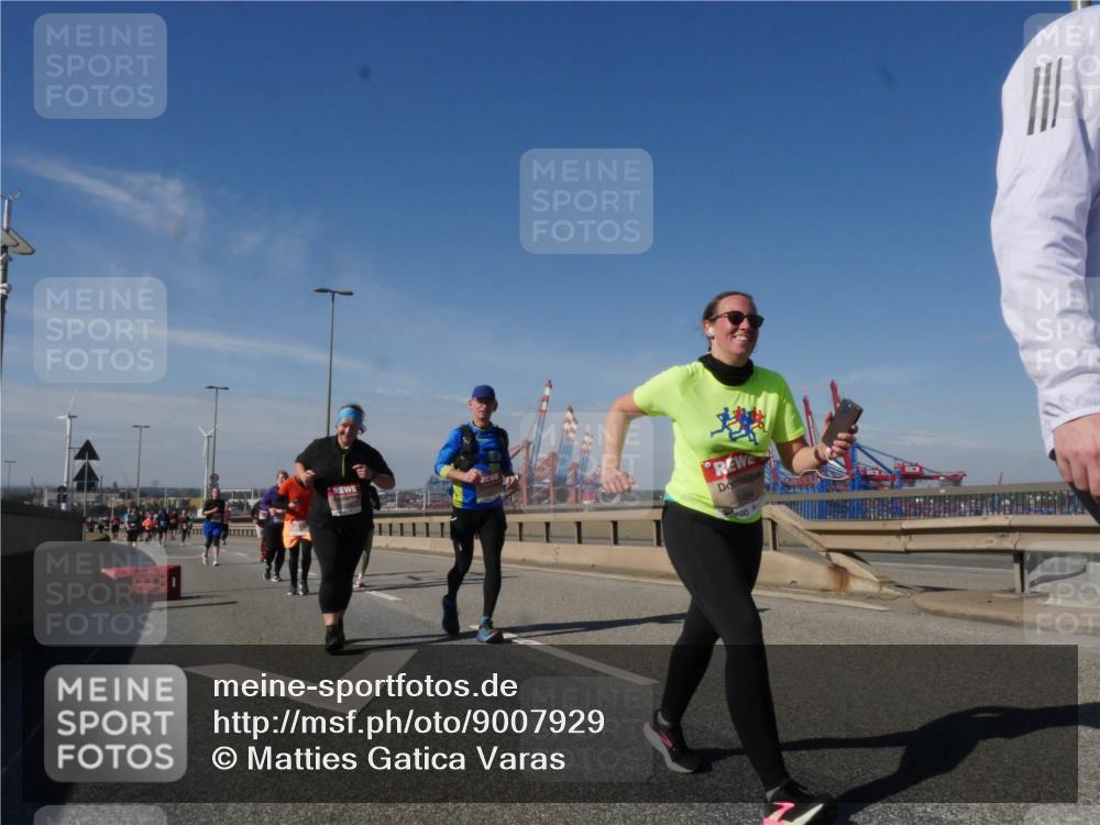 03.10.2025 - Köhlbrandbrückenlauf Matties Gatica Varas http://msf.ph/oto/9007929 03.10.2025 13:03:39 Position 2  meine-sportfotos.de