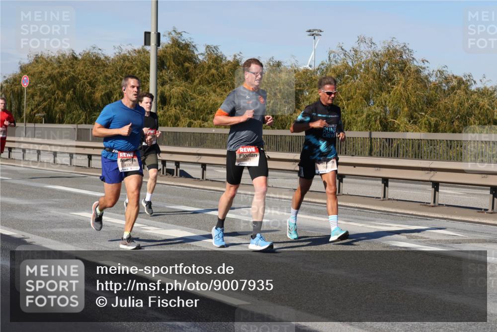 03.10.2025 - Köhlbrandbrückenlauf Julia Fischer http://msf.ph/oto/9007935 03.10.2025 12:48:56 Position 3  meine-sportfotos.de