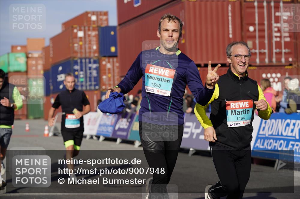 03.10.2025 - Köhlbrandbrückenlauf Michael Burmester http://msf.ph/oto/9007948 03.10.2025 10:09:23 Ziel 1201, 1464, 1558, 1742, 1805, 1818, 1901, 3387, 3641 meine-sportfotos.de