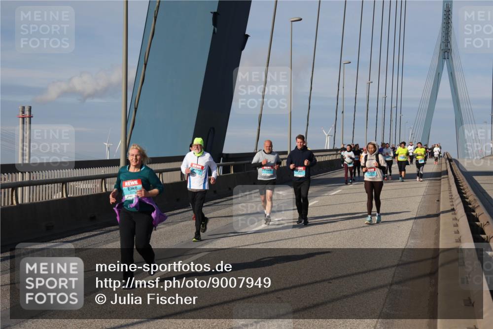03.10.2025 - Köhlbrandbrückenlauf Julia Fischer http://msf.ph/oto/9007949 03.10.2025 10:02:04 Position 2 2175 meine-sportfotos.de