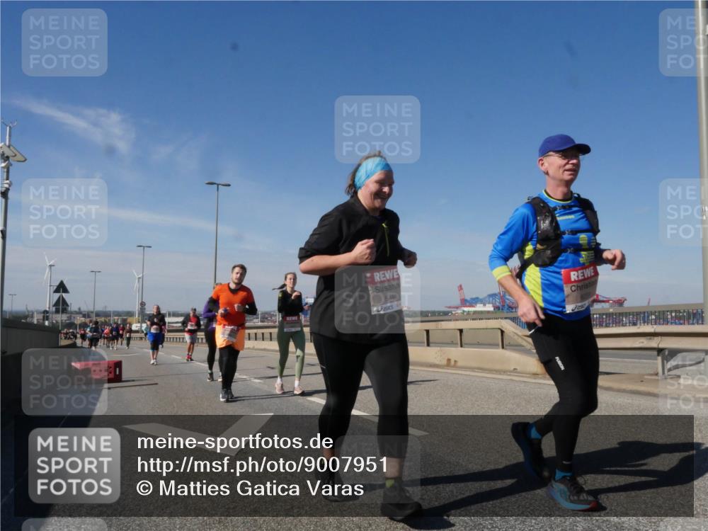 03.10.2025 - Köhlbrandbrückenlauf Matties Gatica Varas http://msf.ph/oto/9007951 03.10.2025 13:03:41 Position 2 118, 5444 meine-sportfotos.de