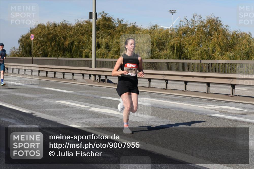 03.10.2025 - Köhlbrandbrückenlauf Julia Fischer http://msf.ph/oto/9007955 03.10.2025 12:49:04 Position 3 4492 meine-sportfotos.de