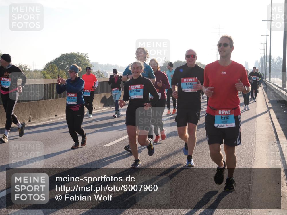 03.10.2025 - Köhlbrandbrückenlauf Fabian Wolf http://msf.ph/oto/9007960 03.10.2025 09:20:26 Position 3 1329, 1304, 1303, 3201 meine-sportfotos.de