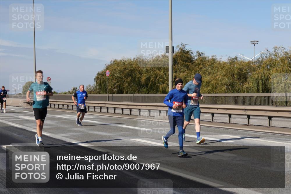 03.10.2025 - Köhlbrandbrückenlauf Julia Fischer http://msf.ph/oto/9007967 03.10.2025 12:49:08 Position 3  meine-sportfotos.de