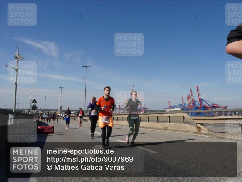 03.10.2025 - Köhlbrandbrückenlauf Matties Gatica Varas http://msf.ph/oto/9007969 03.10.2025 13:03:42 Position 2  meine-sportfotos.de