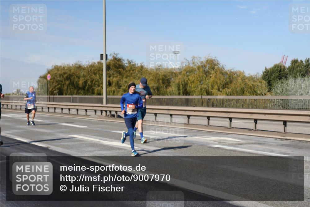 03.10.2025 - Köhlbrandbrückenlauf Julia Fischer http://msf.ph/oto/9007970 03.10.2025 12:49:08 Position 3  meine-sportfotos.de