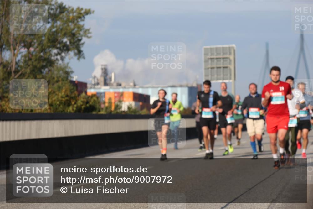03.10.2025 - Köhlbrandbrückenlauf Luisa Fischer http://msf.ph/oto/9007972 03.10.2025 10:49:47 Position 3  meine-sportfotos.de