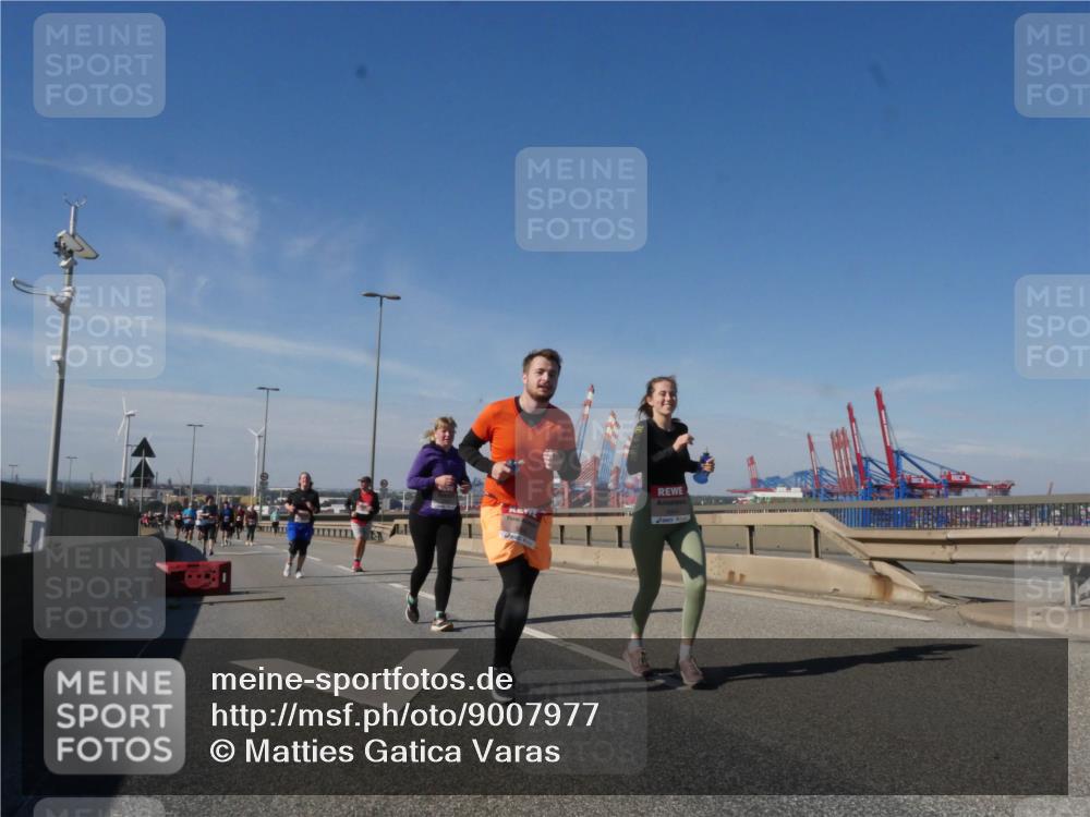 03.10.2025 - Köhlbrandbrückenlauf Matties Gatica Varas http://msf.ph/oto/9007977 03.10.2025 13:03:43 Position 2  meine-sportfotos.de