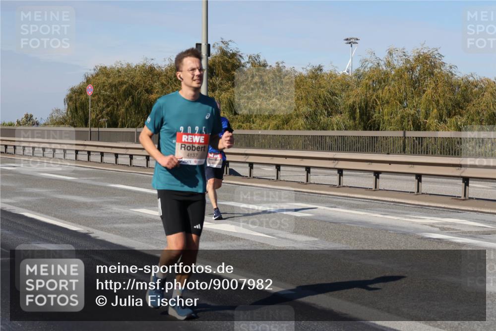 03.10.2025 - Köhlbrandbrückenlauf Julia Fischer http://msf.ph/oto/9007982 03.10.2025 12:49:11 Position 3 2025, 4137, 4281 meine-sportfotos.de