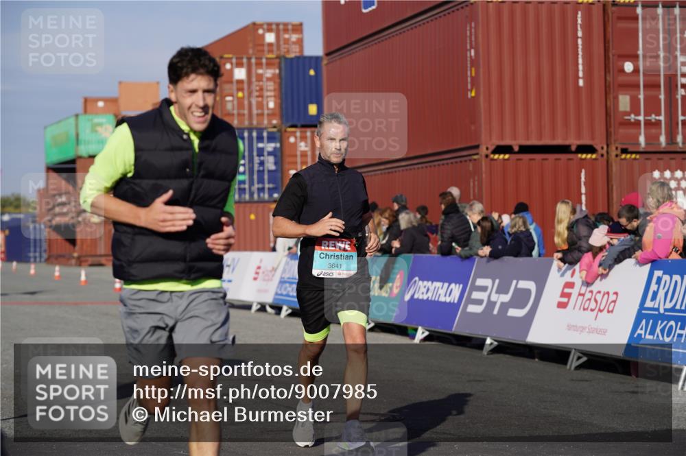 03.10.2025 - Köhlbrandbrückenlauf Michael Burmester http://msf.ph/oto/9007985 03.10.2025 10:09:24 Ziel 1201, 1464, 1558, 1742, 1805, 1818, 1901, 3387, 3641 meine-sportfotos.de