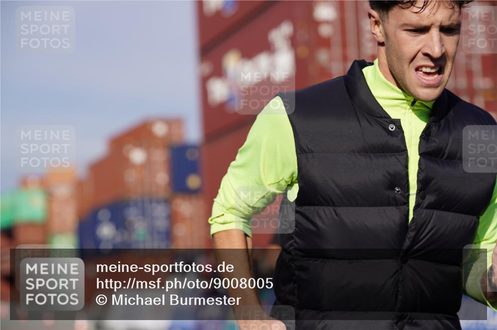 03.10.2025 - Köhlbrandbrückenlauf Michael Burmester http://msf.ph/oto/9008005 03.10.2025 10:09:25 Ziel 1201, 1464, 1558, 1742, 1805, 1818, 1901, 3387, 3641 meine-sportfotos.de