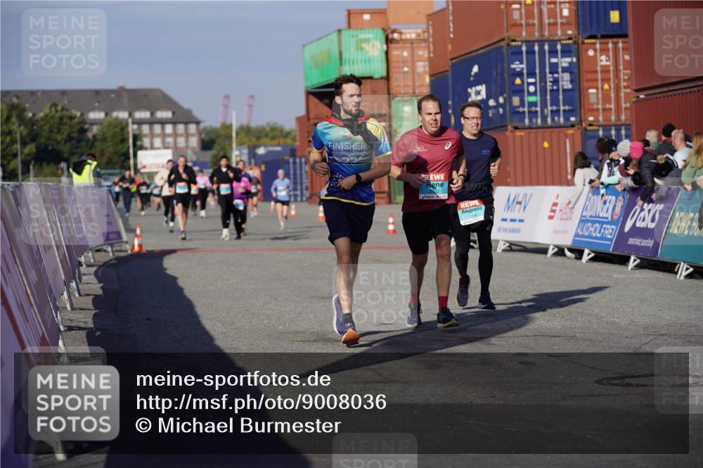 03.10.2025 - Köhlbrandbrückenlauf Michael Burmester http://msf.ph/oto/9008036 03.10.2025 10:09:31 Ziel 1408, 2882, 2946, 3387 meine-sportfotos.de