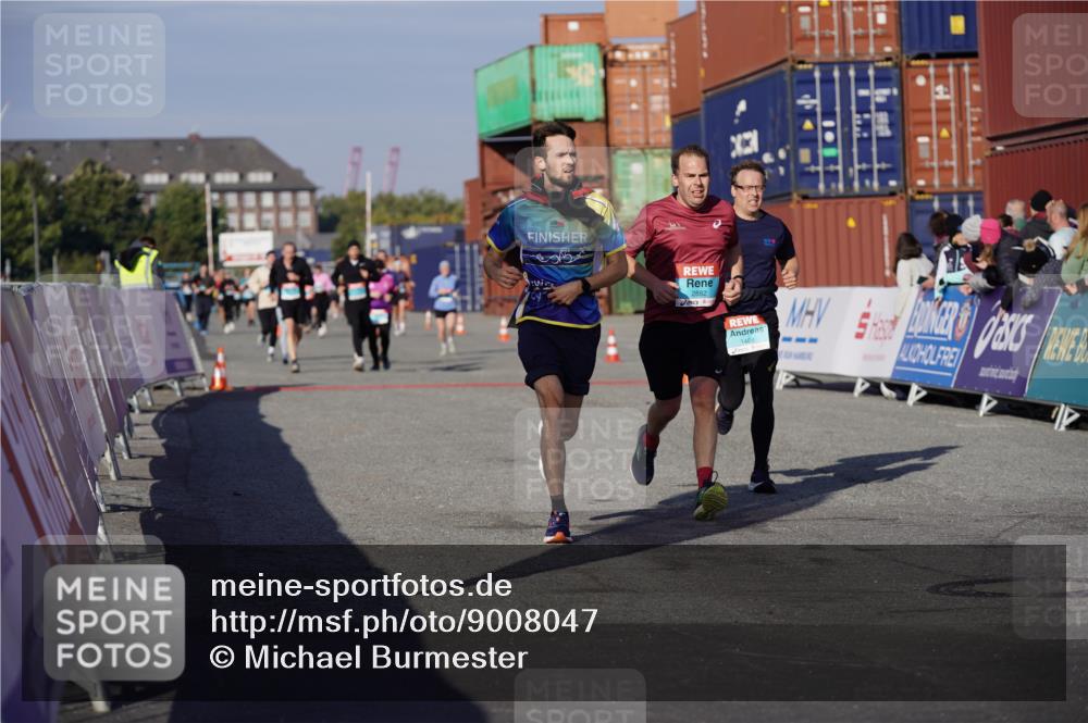 03.10.2025 - Köhlbrandbrückenlauf Michael Burmester http://msf.ph/oto/9008047 03.10.2025 10:09:31 Ziel 1408, 2882, 2946, 3387 meine-sportfotos.de