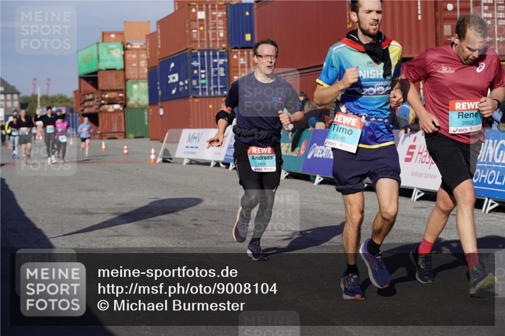 03.10.2025 - Köhlbrandbrückenlauf Michael Burmester http://msf.ph/oto/9008104 03.10.2025 10:09:33 Ziel 1408, 2882, 2946 meine-sportfotos.de