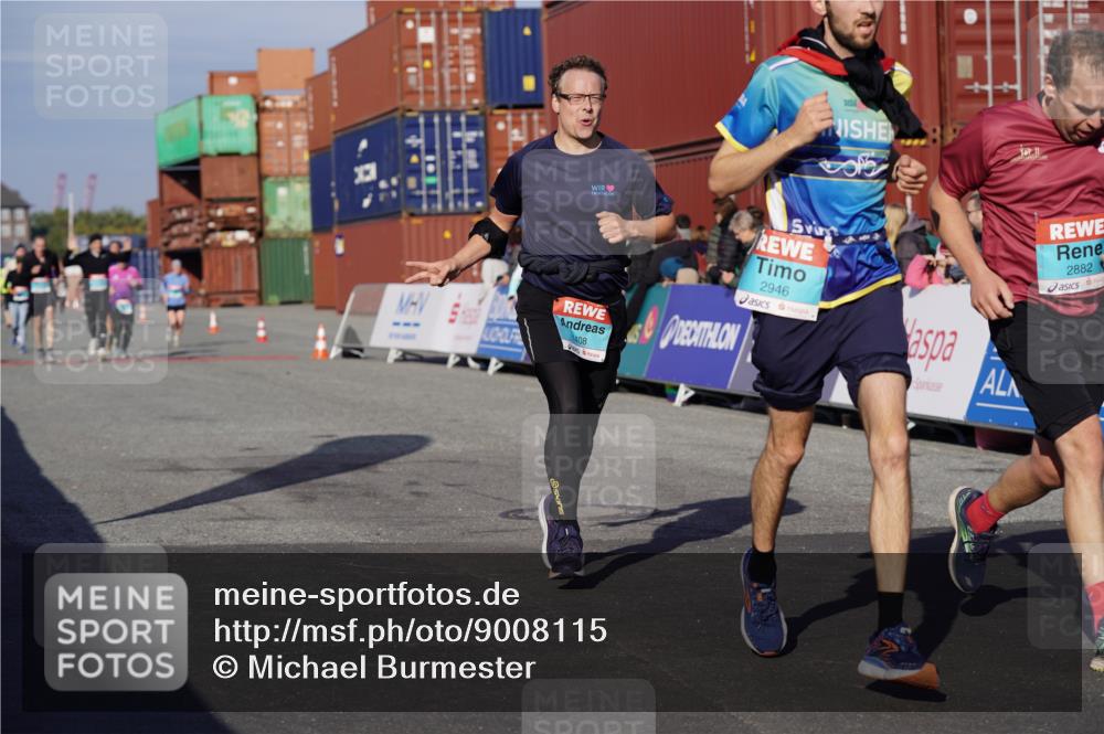 03.10.2025 - Köhlbrandbrückenlauf Michael Burmester http://msf.ph/oto/9008115 03.10.2025 10:09:33 Ziel 1408, 2882, 2946 meine-sportfotos.de