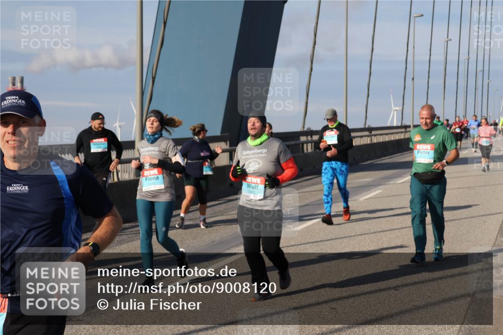 03.10.2025 - Köhlbrandbrückenlauf Julia Fischer http://msf.ph/oto/9008120 03.10.2025 10:02:44 Position 2 2272, 2212, 2365 meine-sportfotos.de