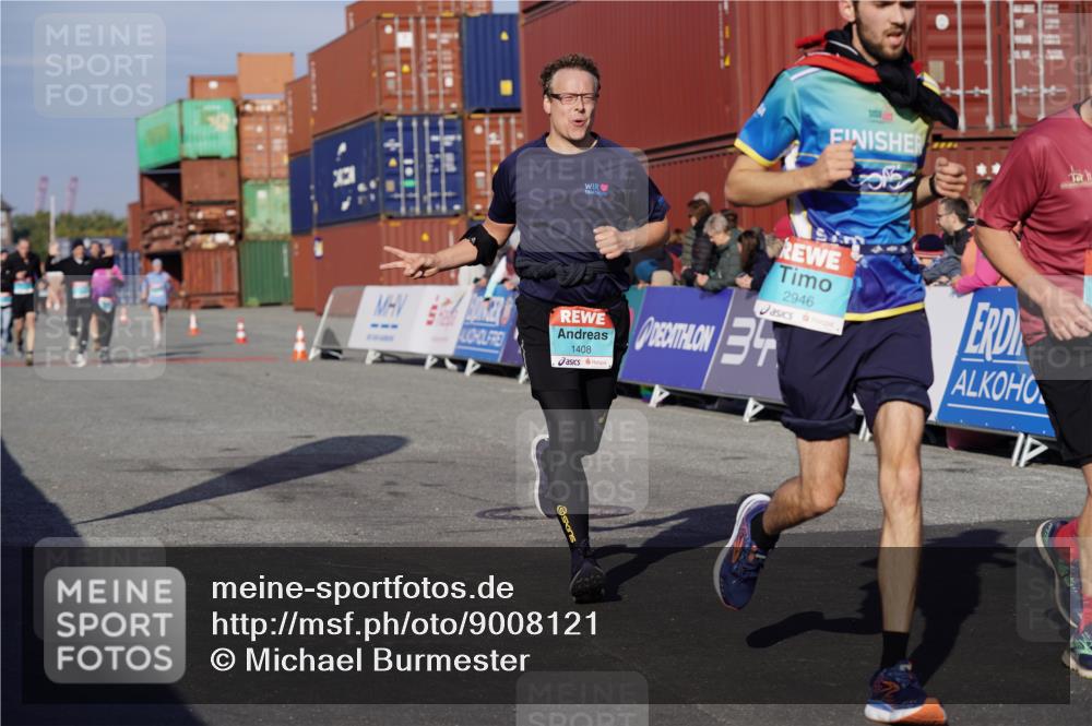 03.10.2025 - Köhlbrandbrückenlauf Michael Burmester http://msf.ph/oto/9008121 03.10.2025 10:09:34 Ziel 1408, 1786, 2882, 2946, 3321 meine-sportfotos.de