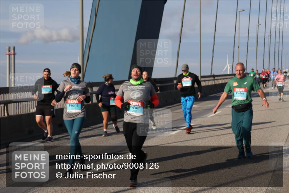 03.10.2025 - Köhlbrandbrückenlauf Julia Fischer http://msf.ph/oto/9008126 03.10.2025 10:02:44 Position 2 2272, 2212, 2365 meine-sportfotos.de