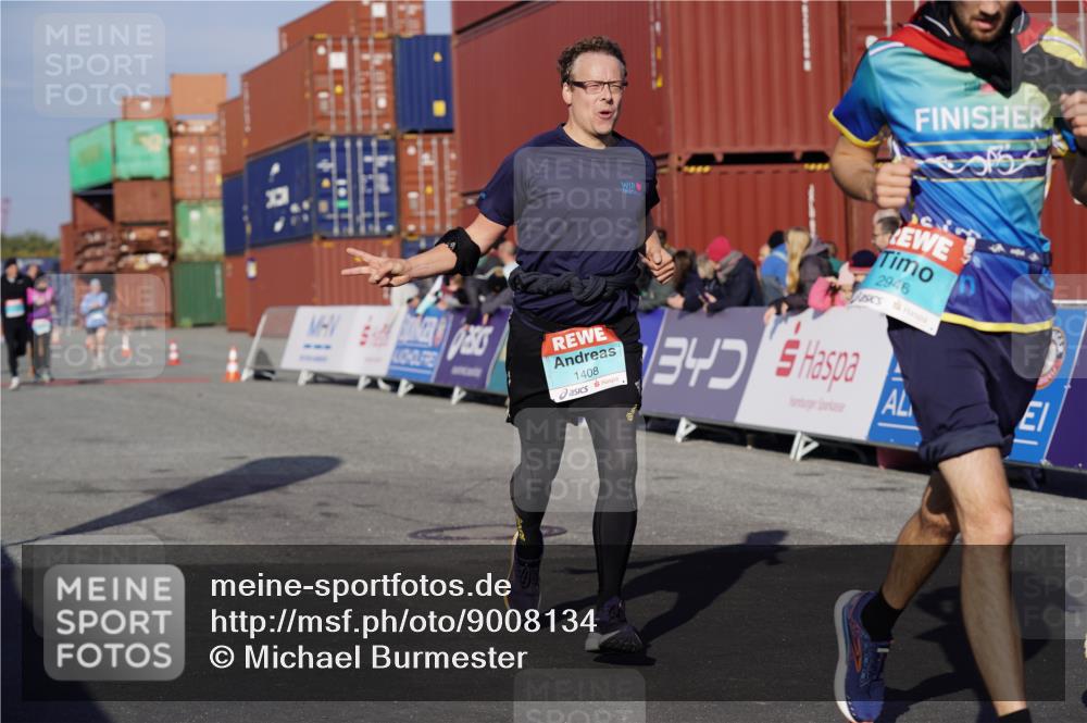 03.10.2025 - Köhlbrandbrückenlauf Michael Burmester http://msf.ph/oto/9008134 03.10.2025 10:09:34 Ziel 1408, 1786, 2882, 2946, 3321 meine-sportfotos.de