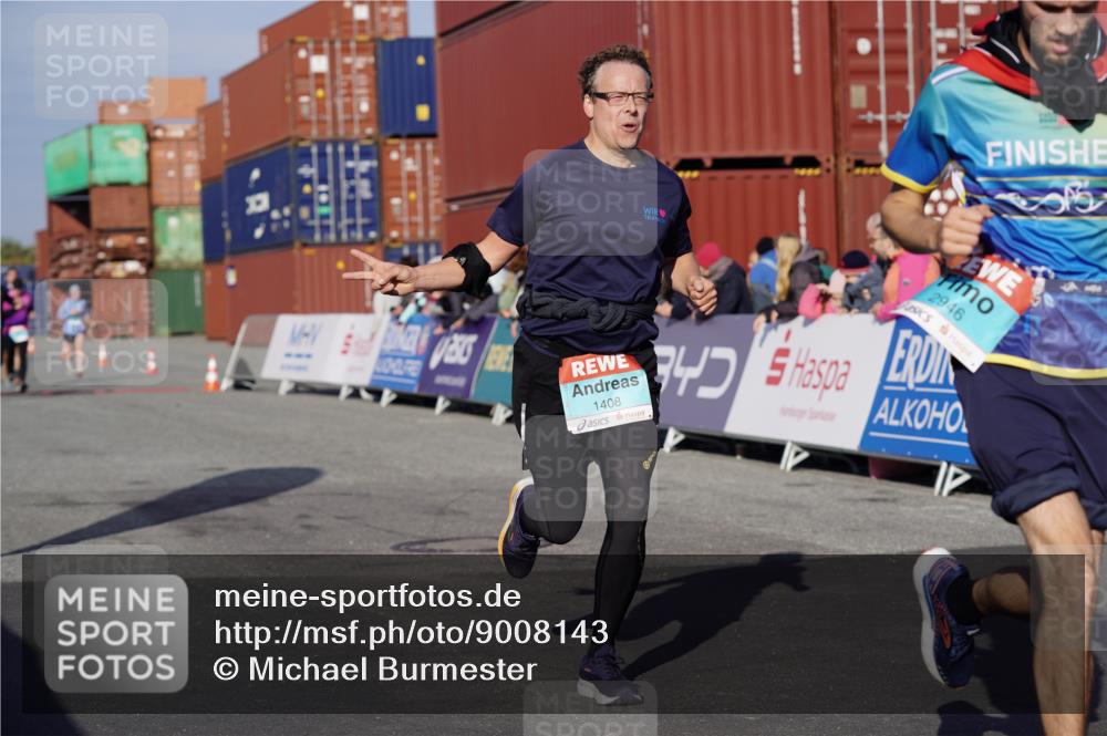 03.10.2025 - Köhlbrandbrückenlauf Michael Burmester http://msf.ph/oto/9008143 03.10.2025 10:09:34 Ziel 1408, 1786, 2882, 2946, 3321 meine-sportfotos.de