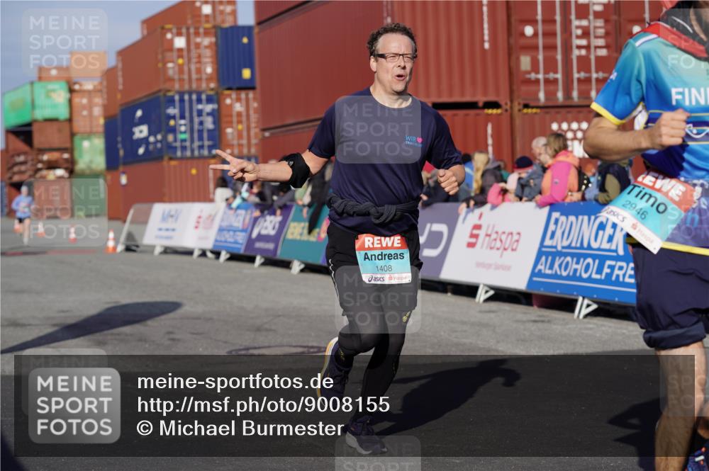 03.10.2025 - Köhlbrandbrückenlauf Michael Burmester http://msf.ph/oto/9008155 03.10.2025 10:09:34 Ziel 1408, 1786, 2882, 2946, 3321 meine-sportfotos.de