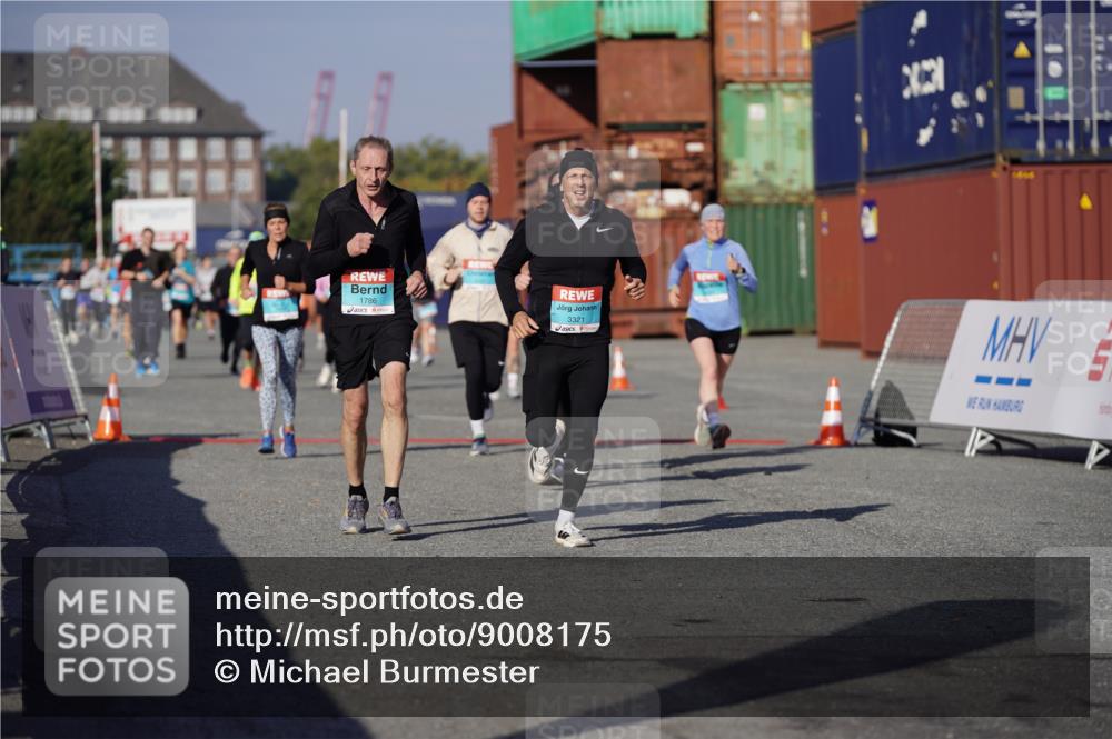 03.10.2025 - Köhlbrandbrückenlauf Michael Burmester http://msf.ph/oto/9008175 03.10.2025 10:09:37 Ziel 1188, 1399, 1408, 1786, 2027, 2882, 2946, 3321, 3811 meine-sportfotos.de