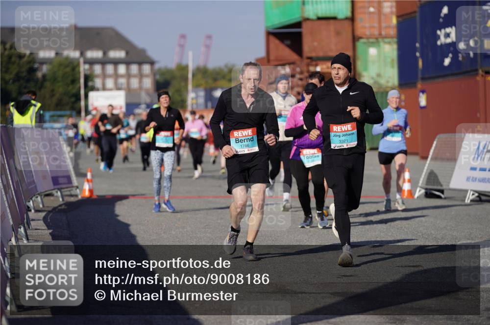 03.10.2025 - Köhlbrandbrückenlauf Michael Burmester http://msf.ph/oto/9008186 03.10.2025 10:09:38 Ziel 1188, 1399, 1408, 1786, 2027, 2882, 2946, 3321, 3539, 3811 meine-sportfotos.de