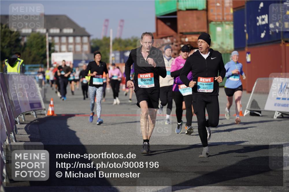 03.10.2025 - Köhlbrandbrückenlauf Michael Burmester http://msf.ph/oto/9008196 03.10.2025 10:09:38 Ziel 1188, 1399, 1408, 1786, 2027, 2882, 2946, 3321, 3539, 3811 meine-sportfotos.de