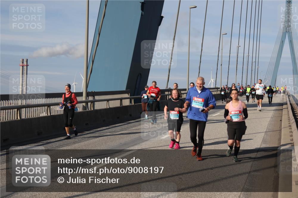 03.10.2025 - Köhlbrandbrückenlauf Julia Fischer http://msf.ph/oto/9008197 03.10.2025 10:03:08 Position 2 1111111 meine-sportfotos.de