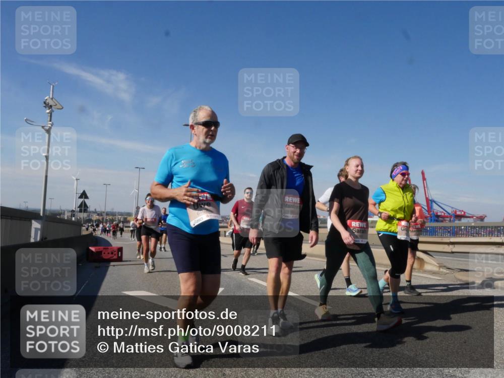 03.10.2025 - Köhlbrandbrückenlauf Matties Gatica Varas http://msf.ph/oto/9008211 03.10.2025 13:04:03 Position 2 6462, 6160, 6161 meine-sportfotos.de