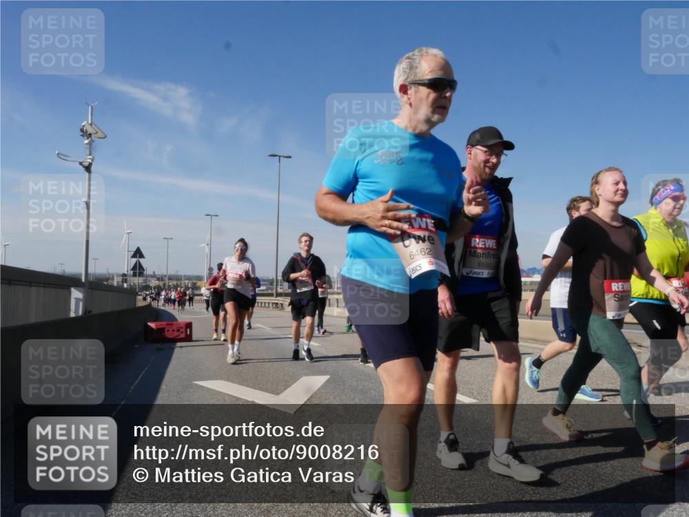 03.10.2025 - Köhlbrandbrückenlauf Matties Gatica Varas http://msf.ph/oto/9008216 03.10.2025 13:04:04 Position 2 151, 6462, 6160 meine-sportfotos.de
