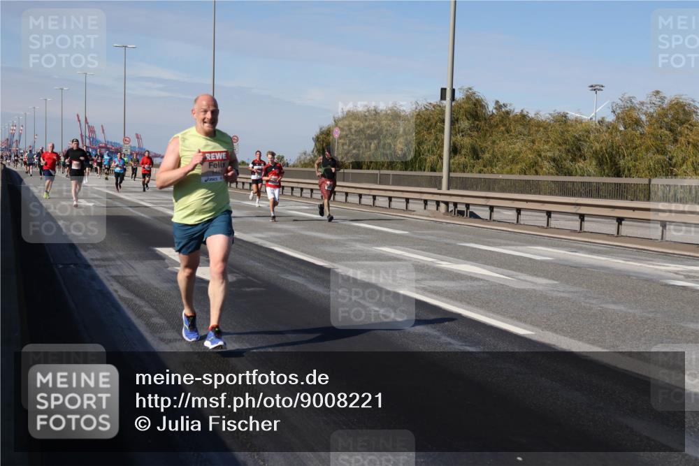 03.10.2025 - Köhlbrandbrückenlauf Julia Fischer http://msf.ph/oto/9008221 03.10.2025 12:49:54 Position 3 8447 meine-sportfotos.de
