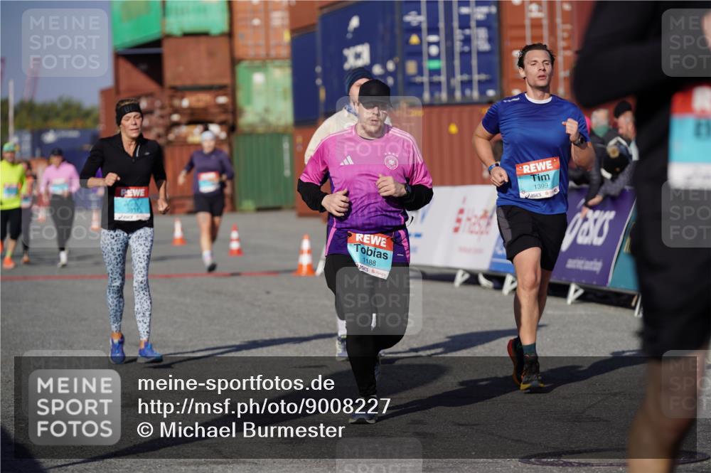 03.10.2025 - Köhlbrandbrückenlauf Michael Burmester http://msf.ph/oto/9008227 03.10.2025 10:09:41 Ziel 1188, 1399, 1786, 2027, 3321, 3539, 3811 meine-sportfotos.de
