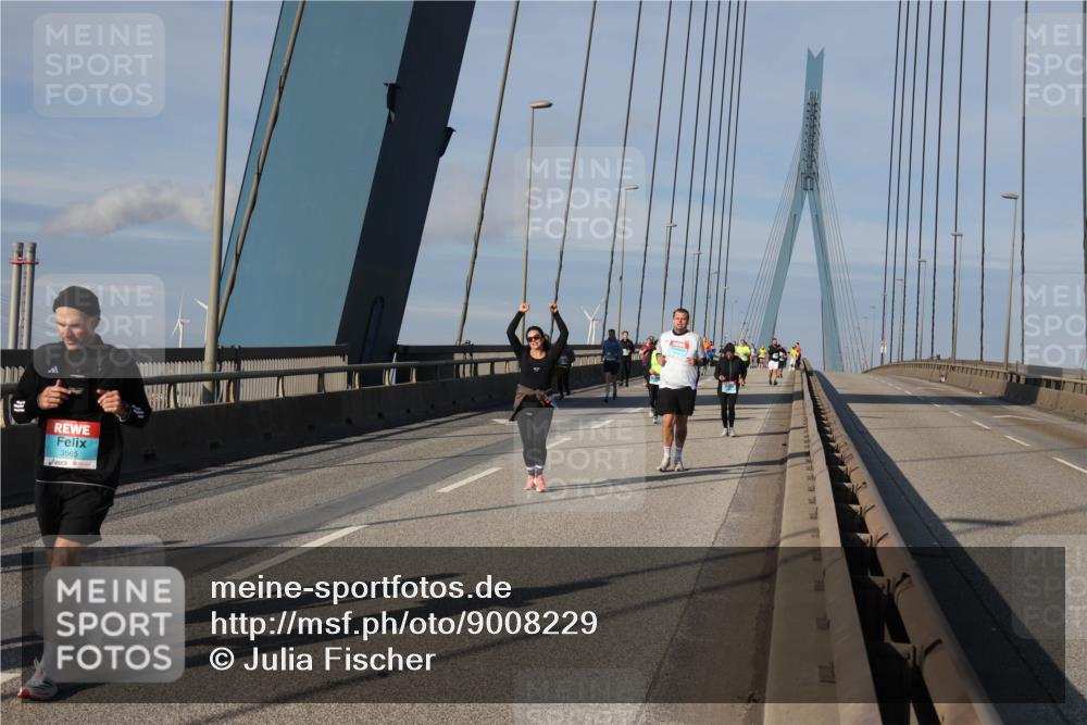 03.10.2025 - Köhlbrandbrückenlauf Julia Fischer http://msf.ph/oto/9008229 03.10.2025 10:03:14 Position 2 14, 3565 meine-sportfotos.de