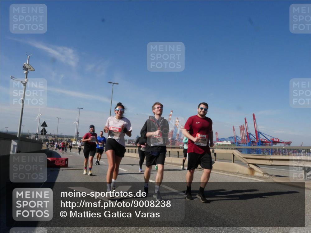 03.10.2025 - Köhlbrandbrückenlauf Matties Gatica Varas http://msf.ph/oto/9008238 03.10.2025 13:04:05 Position 2  meine-sportfotos.de
