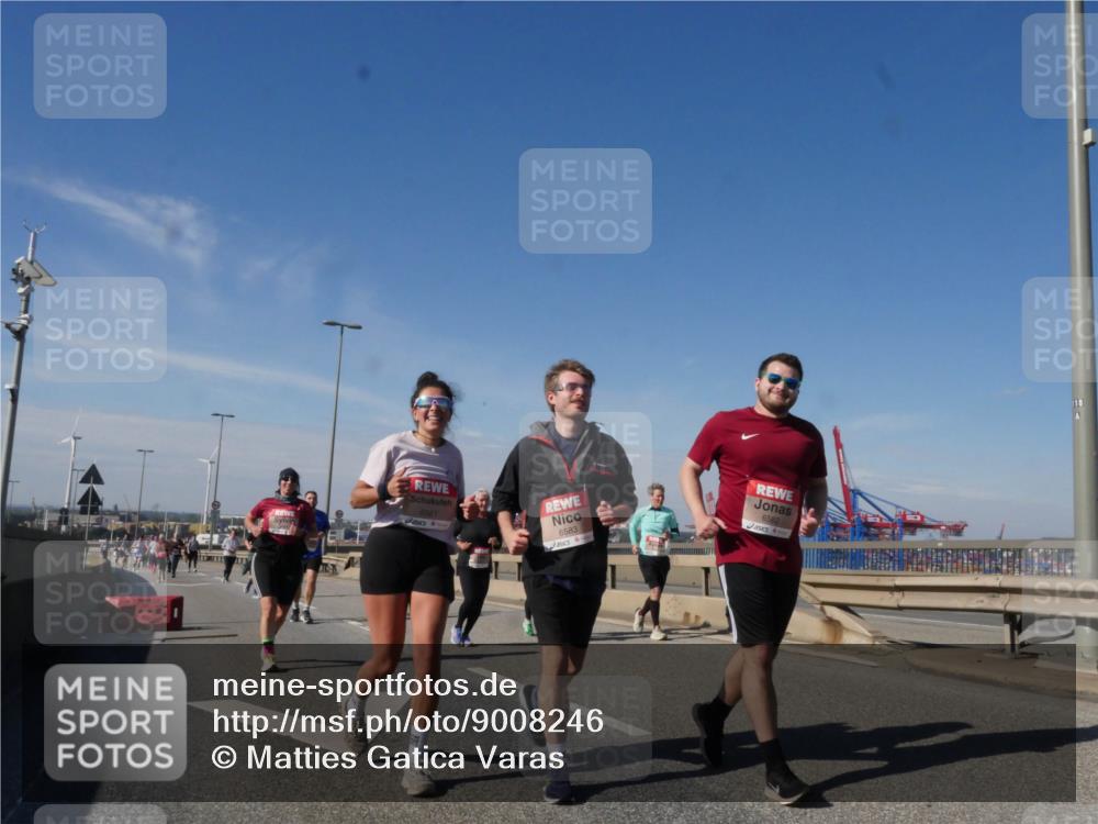 03.10.2025 - Köhlbrandbrückenlauf Matties Gatica Varas http://msf.ph/oto/9008246 03.10.2025 13:04:06 Position 2 6581, 6583, 6582 meine-sportfotos.de
