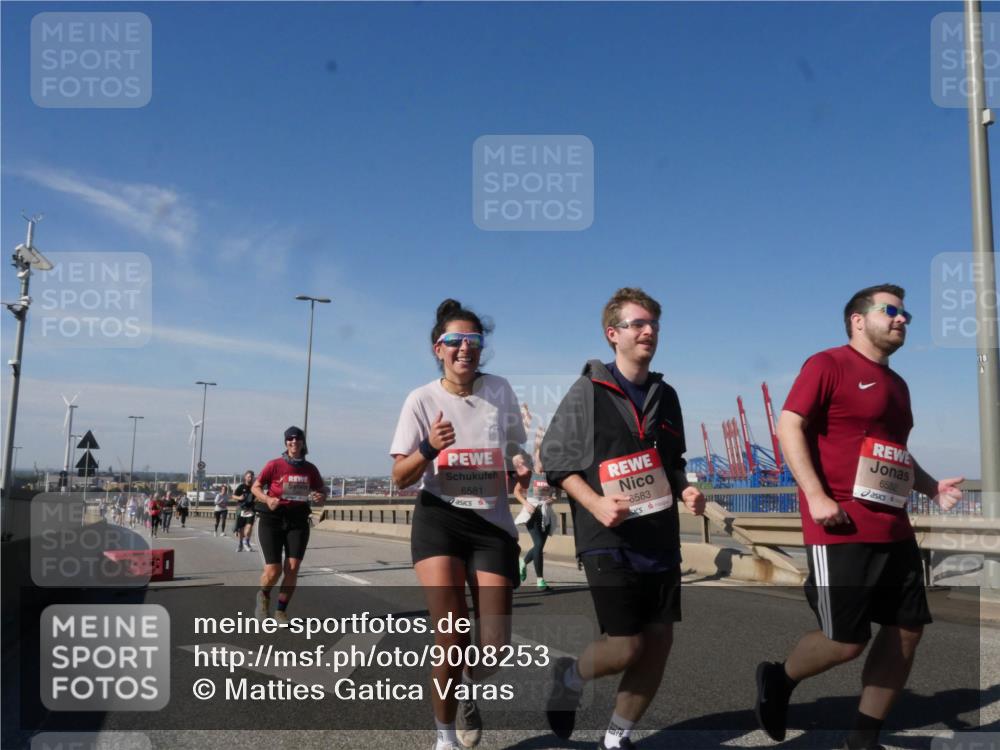 03.10.2025 - Köhlbrandbrückenlauf Matties Gatica Varas http://msf.ph/oto/9008253 03.10.2025 13:04:06 Position 2 6581, 6583, 6582 meine-sportfotos.de