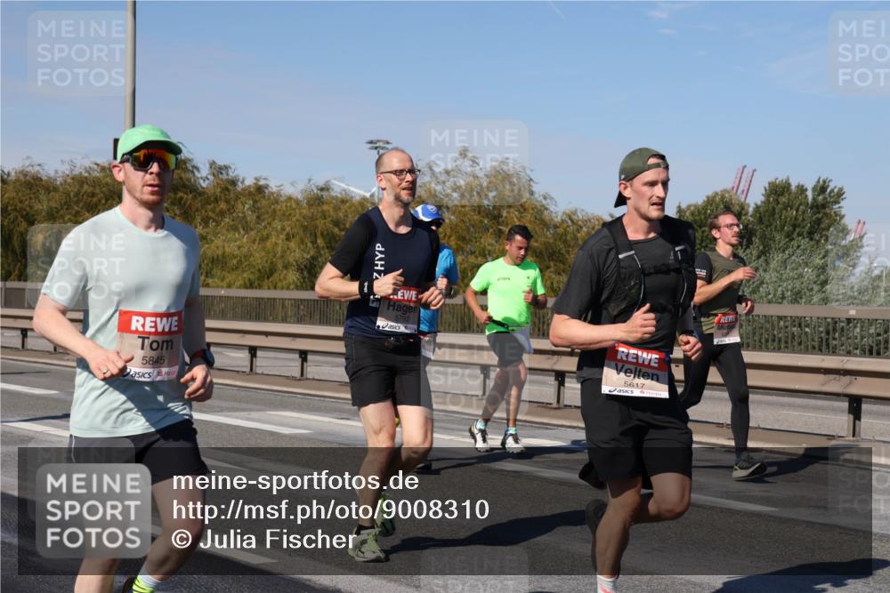 03.10.2025 - Köhlbrandbrückenlauf Julia Fischer http://msf.ph/oto/9008310 03.10.2025 12:50:13 Position 3 5845, 5793, 5617 meine-sportfotos.de