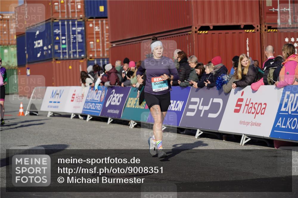 03.10.2025 - Köhlbrandbrückenlauf Michael Burmester http://msf.ph/oto/9008351 03.10.2025 10:09:47 Ziel 1188, 1343, 1399, 1409, 1473, 1801, 1873, 1975, 2027, 2034, 3539, 3811 meine-sportfotos.de