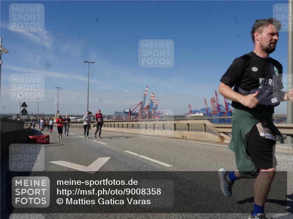 03.10.2025 - Köhlbrandbrückenlauf Matties Gatica Varas http://msf.ph/oto/9008358 03.10.2025 13:04:14 Position 2 11 meine-sportfotos.de