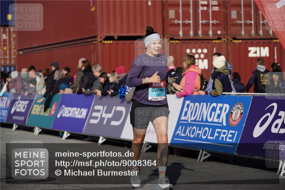 03.10.2025 - Köhlbrandbrückenlauf Michael Burmester http://msf.ph/oto/9008364 03.10.2025 10:09:48 Ziel 1188, 1343, 1399, 1409, 1473, 1747, 1801, 1873, 1975, 2027, 2034, 3539, 3811 meine-sportfotos.de