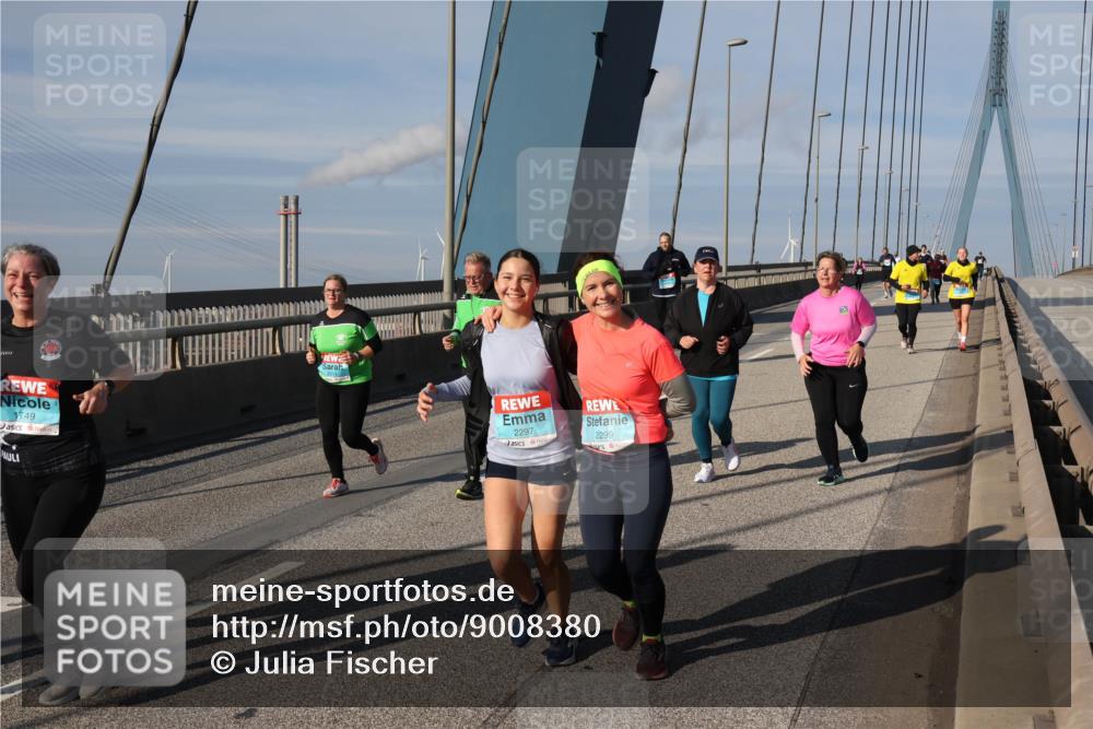 03.10.2025 - Köhlbrandbrückenlauf Julia Fischer http://msf.ph/oto/9008380 03.10.2025 10:04:01 Position 2 1749, 2297, 2299 meine-sportfotos.de